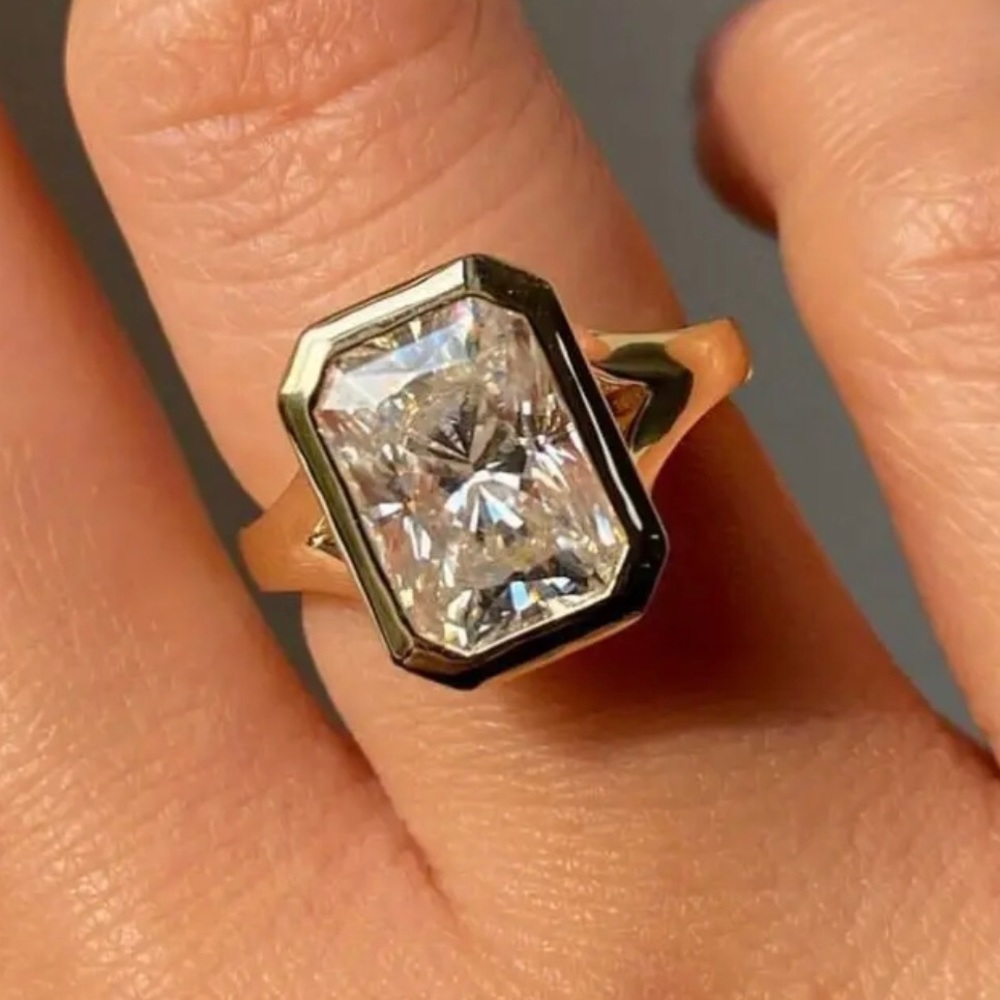 ✨✨✨Square Engagement Lab. Sapphire Ring✨✨✨